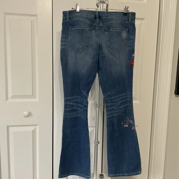 Laurie Felt - Picture 6 of 9